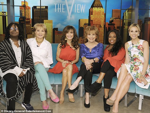Primeros años: Susan Lucci, centro en rojo, con, desde la izquierda, Whoopi Goldberg, Barbara Walters, Joy Behar, Sherri Shepherd y Elisabeth Hasselbeck en 2012