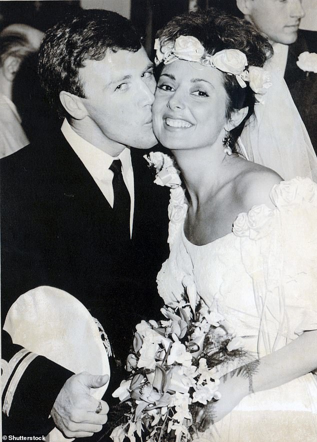 Amor joven: el primer matrimonio de Carol fue a la temprana edad de 24 años, cuando se casó con Christopher Mather en 1985.