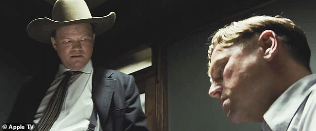 Próximamente: Plemons interpreta al oficial de policía White junto a Leonardo DiCaprio en la película, que se estrenará el 6 de octubre.