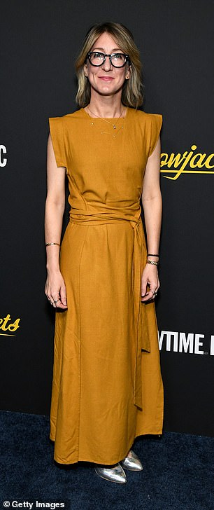 Trendsetter: Margot Ready estalló de color en su vestido mostaza