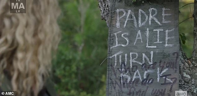 Manténgase alejado: el episodio de la octava temporada titulado Blue Jay abrió con la trágica viuda de junio [Jenna Elfman] Clavando letreros advirtiendo a las personas que se mantengan alejadas de Padre