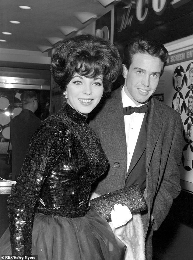 Joan Collins con Warren Beatty en el estreno de la película Pepe en Londres en febrero de 1961