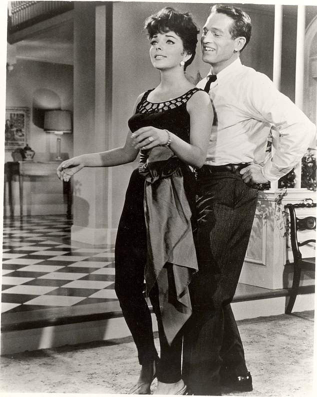 En 1958, Joan actuó junto a Paul Newman en la comedia Rally Round The Flag, Boys! , que también presentaba a Joanne Woodward, quien se casaría con Newman.