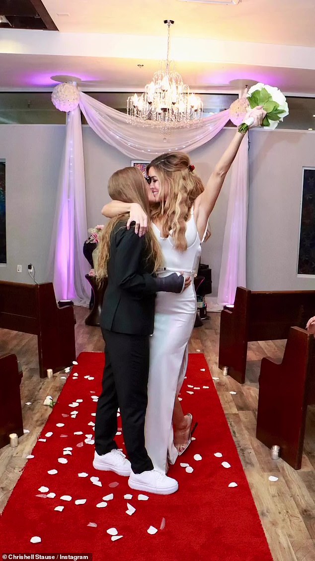 ¡Aún no es oficial!  Chrishell y G Flip no se casaron legalmente durante su boda 'no tradicional' en Las Vegas