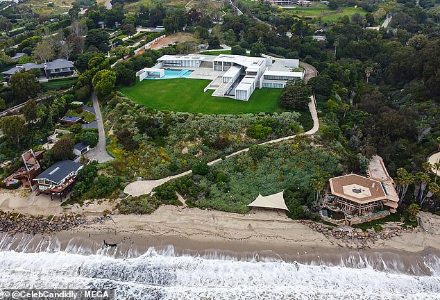Asombroso: la mansión, que da al Pacífico, es también una de las casas más caras de los Estados Unidos.