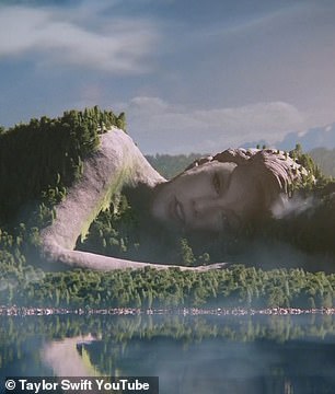 Fan de Pixar: Tomando una página de la exitosa película Moana de Pixar, la siguiente escena del video musical de Taylor la transforma en una isla tropical viviente mientras Ice Spice flota sobre su cabeza en forma de nube.