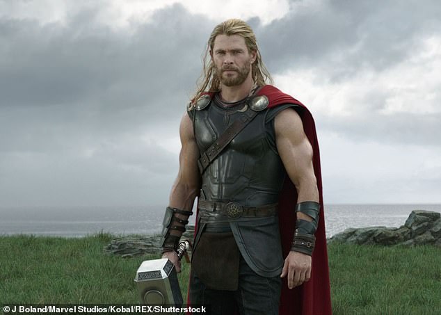Muchos compararon el avistamiento sospechoso con el martillo empuñado por el personaje más famoso de la estrella, el superhéroe Thor (en la foto)