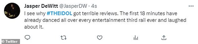 Terrible: @JasperDW agregó: 'Ya veo por qué #TheIdol recibió críticas terribles.  Los primeros 18 minutos ya han bailado en cada tercera línea de entretenimiento y se han reído al respecto.
