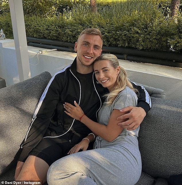 Smitten: Dani y Jarrod luego hicieron público su romance en diciembre de 2021, ya que compartieron una dulce publicación de Instagram juntos