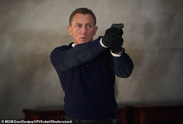 Gushing: A pesar de que el papel fue para Daniel Craig, quien apareció en cuatro películas posteriores, Quantum of Solace (2009), Skyfall (2012), Spectre (2015) y No Time to Die (2021), Martin dijo que Henry ' habría sido un excelente Bond' (Daniel Craig en la foto de 2020)