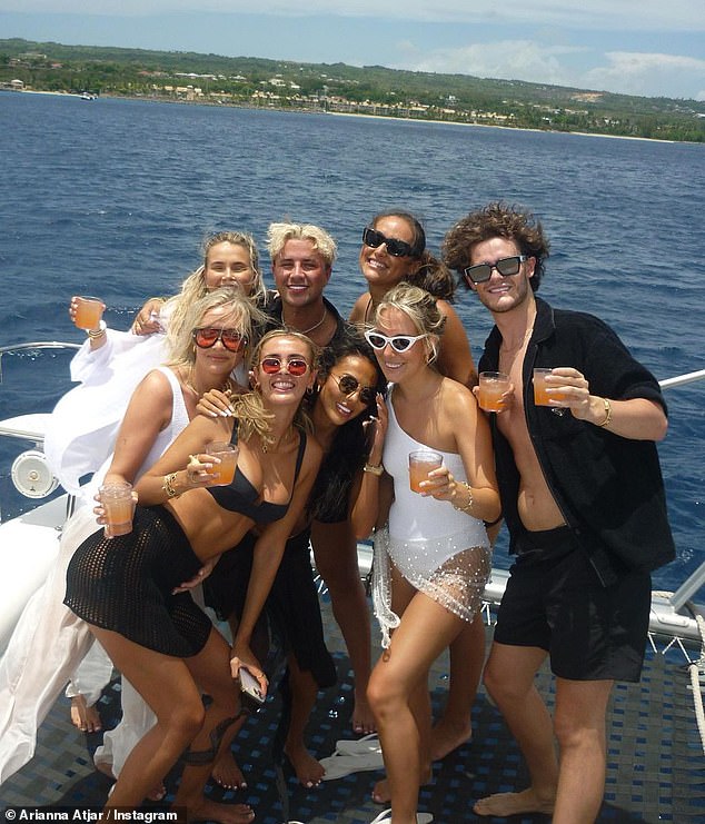 Amigos secretos: durante un viaje reciente a Barbados cuando estaba en una despedida de soltera, Arianna reveló una amistad poco probable con la estrella de Love Island, Molly-Maw Hague (en la foto arriba a la izquierda)