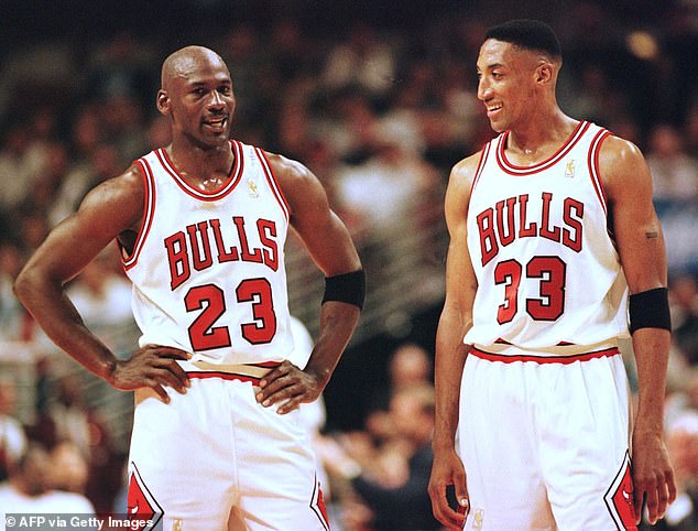 Antiguos compañeros de equipo: Michael y Scottie fueron compañeros de equipo legendarios en los Chicago Bulls en la década de 1990, pero sus tensiones personales quedaron al descubierto en la serie documental reciente The Last Dance.