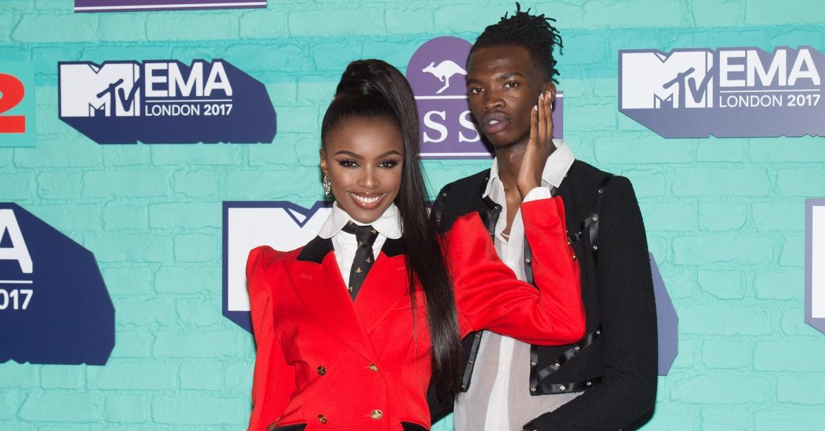 Leomie Anderson holds boyfriend Lancey Foux's face and smiles on the MTV EMAs 2017 red carpet.