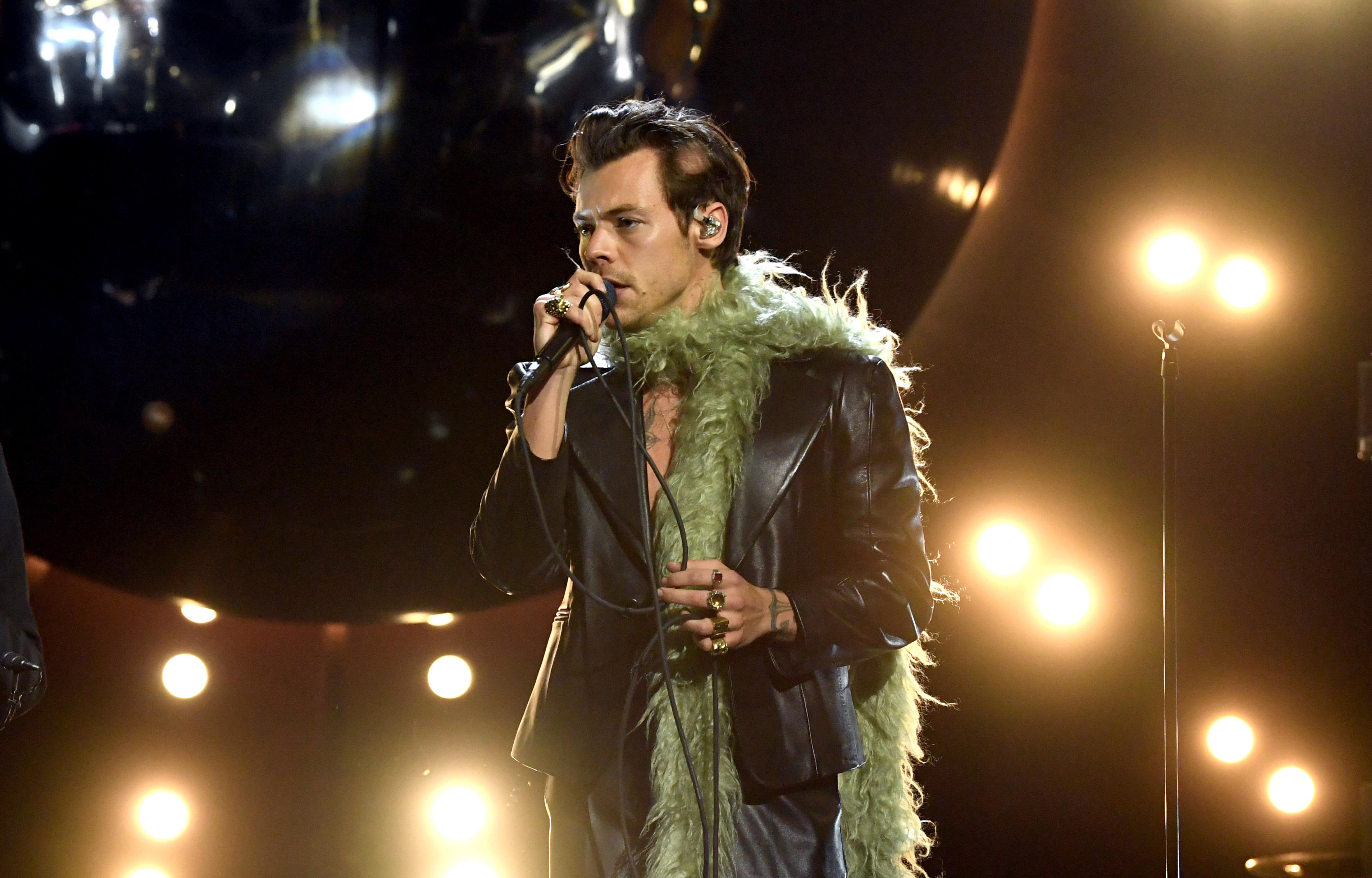 Harry Styles' 63rd Grammy Awards performance wearing an earpiece.